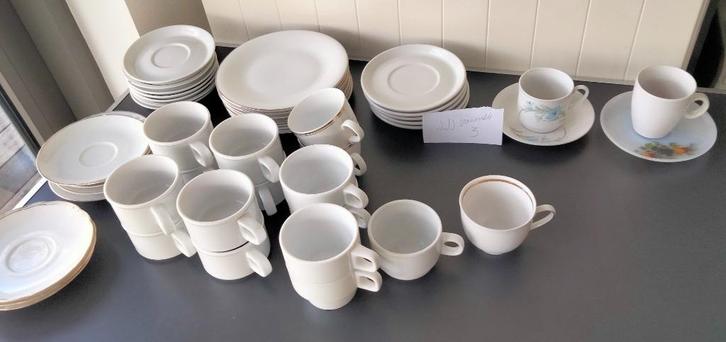 LOT van 45 stuks serviesgoed in wit, Huis en Inrichting, Keuken | Servies, Gebruikt, Bord(en), Overige stijlen, Overige materialen