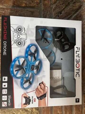 Drone clignotant FLYBOTIC à éclairage argenté 21251 