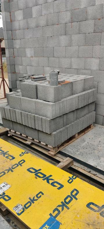 Betonblokken lijmstenen  beschikbaar voor biedingen