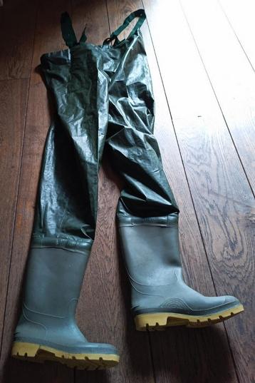 Visbroek met laarzen, waterdichte broek beschikbaar voor biedingen