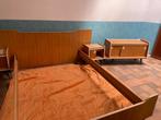 Vintage houten bedkader uit 1965 – lichtbruin/wit, Huis en Inrichting, Slaapkamer | Bedden, Ophalen, Beige, 140 cm, Zo goed als nieuw