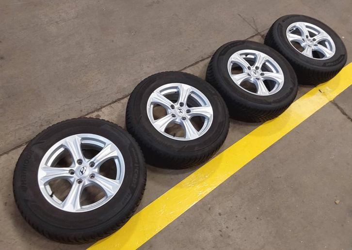 4 très belles roues hiver Hyundai Tucson 215/70-16, Autos : Pièces & Accessoires, Pneus & Jantes, Pneus et Jantes, Pneus hiver