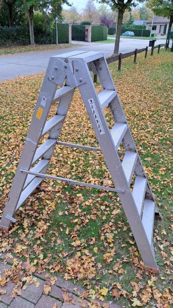 aluminium dubbele ladder beschikbaar voor biedingen