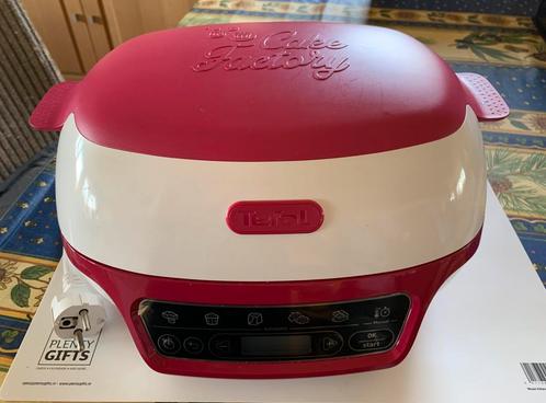 Cake Factory + livre recettes optionnel, Hobby en Vrije tijd, Taarten en Cupcakes maken, Zo goed als nieuw, Ophalen