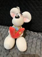 Knuffel diddl 13 cm met letter V en groen broekpak, Ophalen of Verzenden, Diddl, Zo goed als nieuw, Knuffel