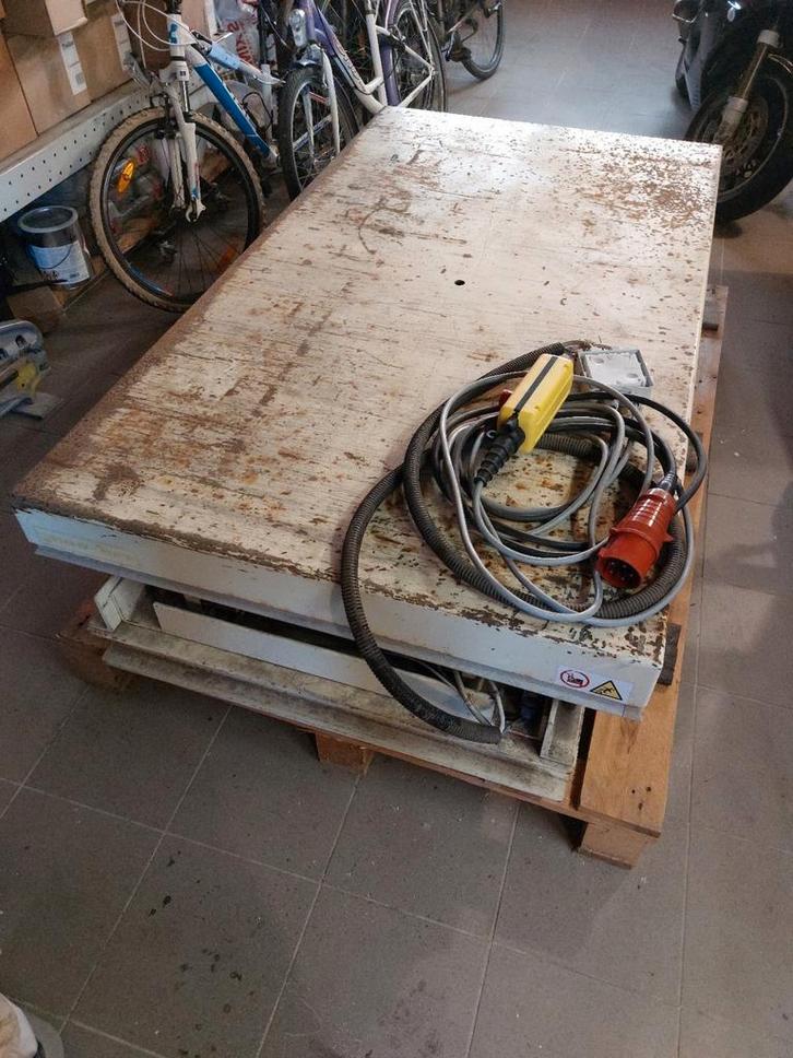Professionele Bolzoni hydraulische heftafel/lastafel 2000kg., Doe-het-zelf en Bouw, Gereedschap | Overige machines, Gebruikt, Ophalen