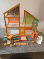 Maison de poupées en bois avec mobilier. 75x30x71 cm, Poppenhuis, Zo goed als nieuw, Ophalen