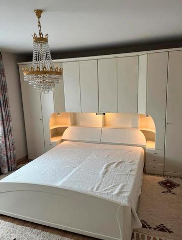 Bed 180 x 200 ; bedlades ; kasten beschikbaar voor biedingen