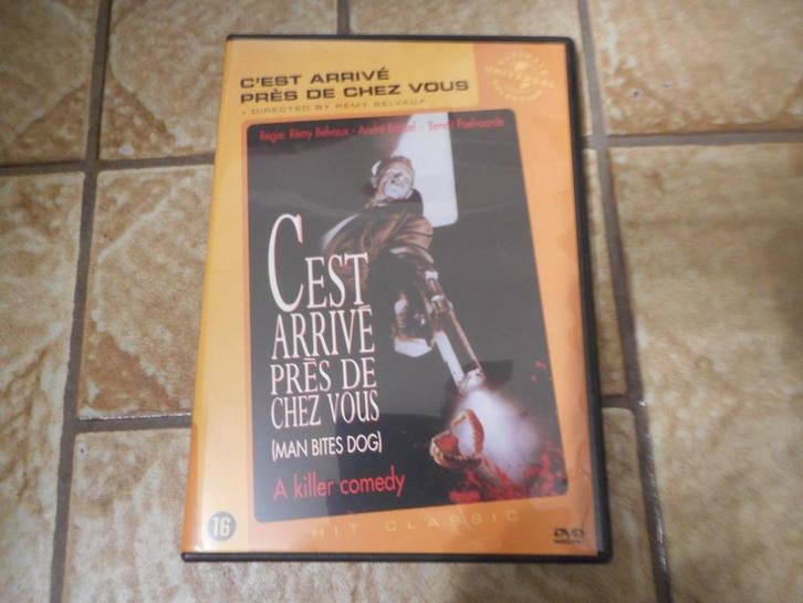 DVD C'est arrivé près de chez vous, Cd's en Dvd's, Dvd's | Overige Dvd's, Zo goed als nieuw, Ophalen of Verzenden