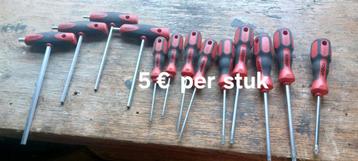 Gereedschap  van alles wat  beschikbaar voor biedingen