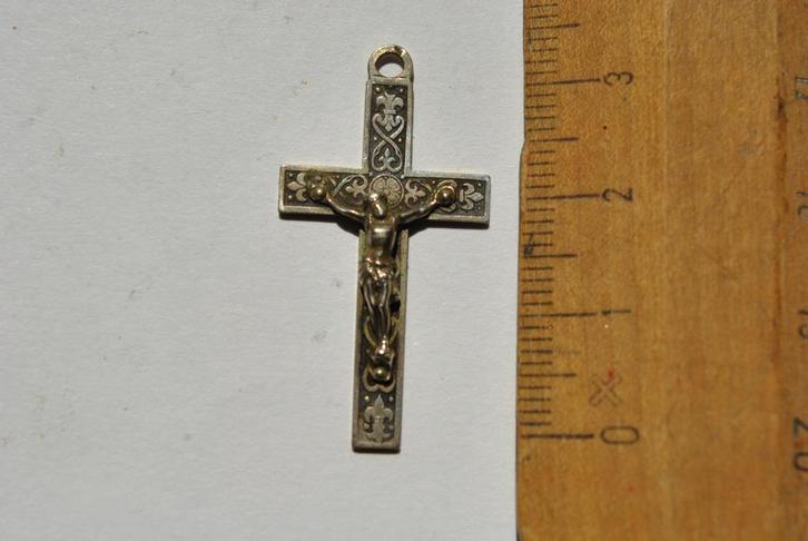 Ancien pendentif crucifix argent guilloché XIXè kruisbeeld, Antiek en Kunst, Antiek | Religieuze voorwerpen, Ophalen of Verzenden