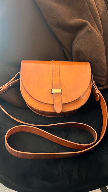 Sezane tasje beschikbaar voor biedingen
