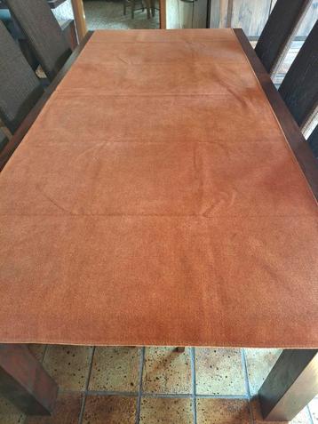 Tafelkleed beschikbaar voor biedingen