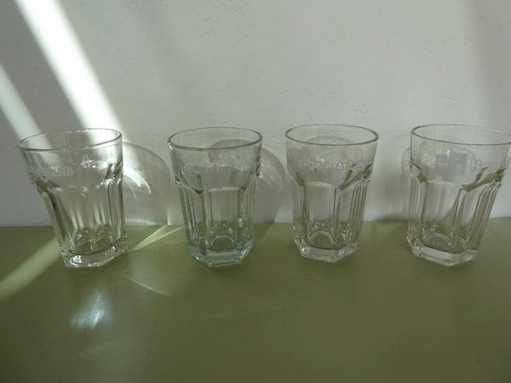 Vier witte Hoegaarden bierglazen, Verzamelen, Glas en Drinkglazen, Nieuw, Bierglas, Ophalen of Verzenden