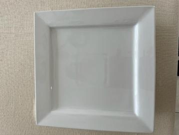 Nouvelle vaisselle blanche moderne pour 4 ou 8 personnes + 2