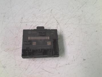 CENTRALE VERGRENDELING MOTOR RECHTS VOOR A1 (8X1 / 8XK) beschikbaar voor biedingen