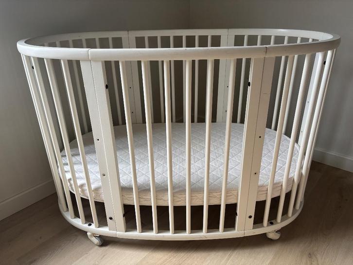 Stokke sleepi white + aerosleep matras, Kinderen en Baby's, Kinderkamer | Bedden, Gebruikt, Minder dan 140 cm, 70 tot 85 cm, Matras