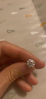 Lab diamonds stud 2 carat each stud gorgeous, Handtassen en Accessoires, Oorbellen, Verzenden, Zo goed als nieuw, Knopjes of Stekers