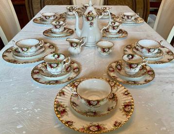 Royal Albert modèle * Celebration * 39 pieces RARE service /