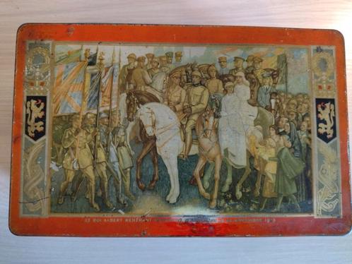 Blikken doos 'Le roi Albert rentrant victorieu..., Antiek en Kunst, Curiosa en Brocante, Ophalen of Verzenden