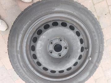 2 Winterbanden Uniroyal 205/55/R16 met velg beschikbaar voor biedingen