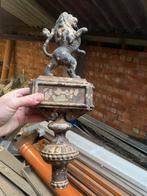 hampe ,tres beau lion en metal pour porte drapeau ??, Antiquités & Art, Enlèvement ou Envoi, Bronze