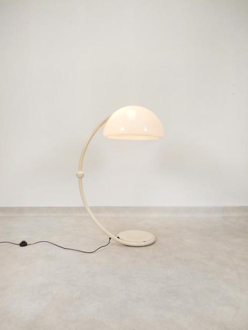 Elio Martinelli Luce - Serpente vloerlamp, Maison & Meubles, Lampes | Lampadaires, Utilisé, 100 à 150 cm, Synthétique, Métal, Envoi