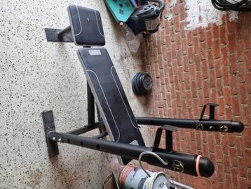 Benchpress BM120  + halterstaaf + 55 kg loden gewichten beschikbaar voor biedingen