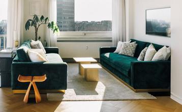 Groene fluwelen sofa beschikbaar voor biedingen