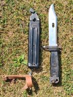 Nummergelijke AK47 Kalashnikov bajonet met riem., Ophalen of Verzenden