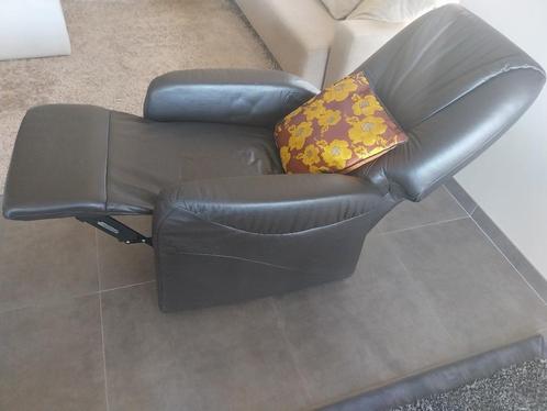 Relaxfauteuil kunstleer- Elektrisch verstelbare sta-op zetel, Huis en Inrichting, Zetels | Zetels, Zo goed als nieuw, Rechte bank
