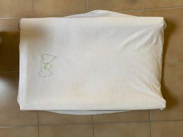 Verschoningskussen met overtrek beschikbaar voor biedingen