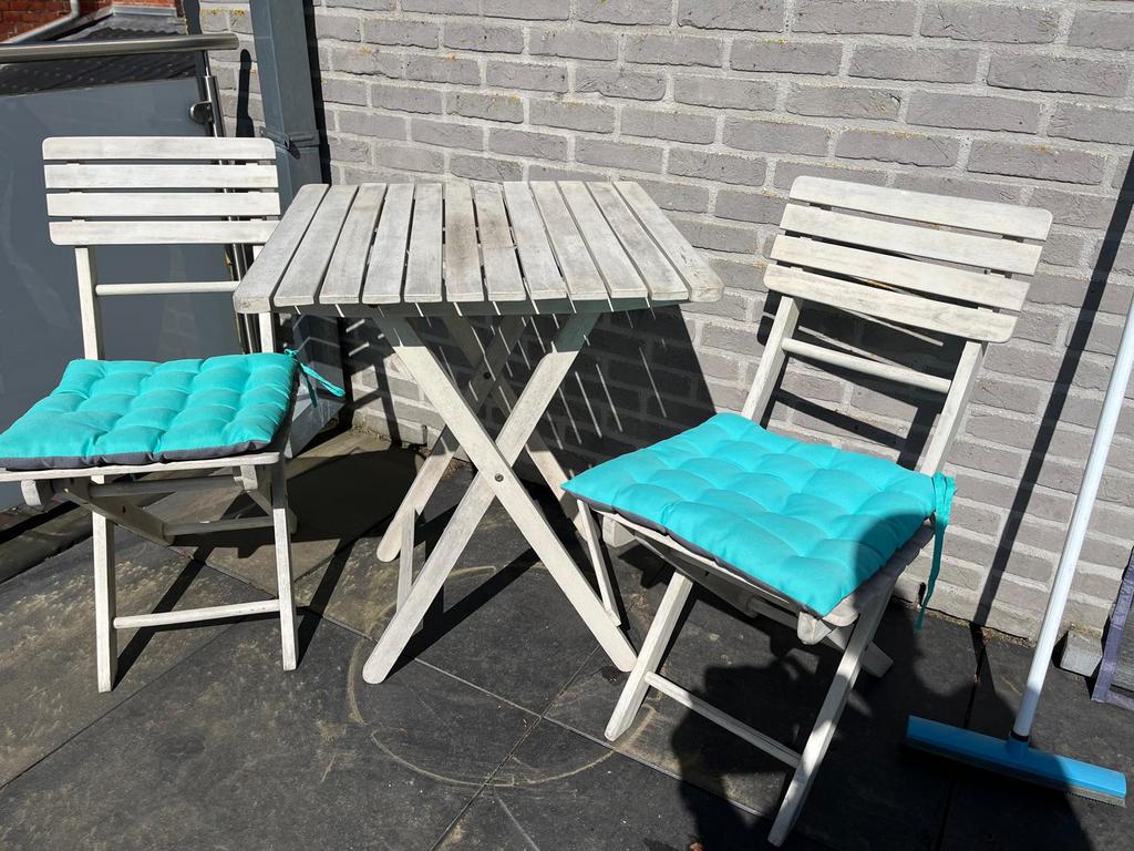 Tuintafel + 2 stoelen (opklapbaar) – €20, Jardin & Terrasse, Ensembles de jardin, Salons de jardin, Enlèvement, Utilisé, Bois