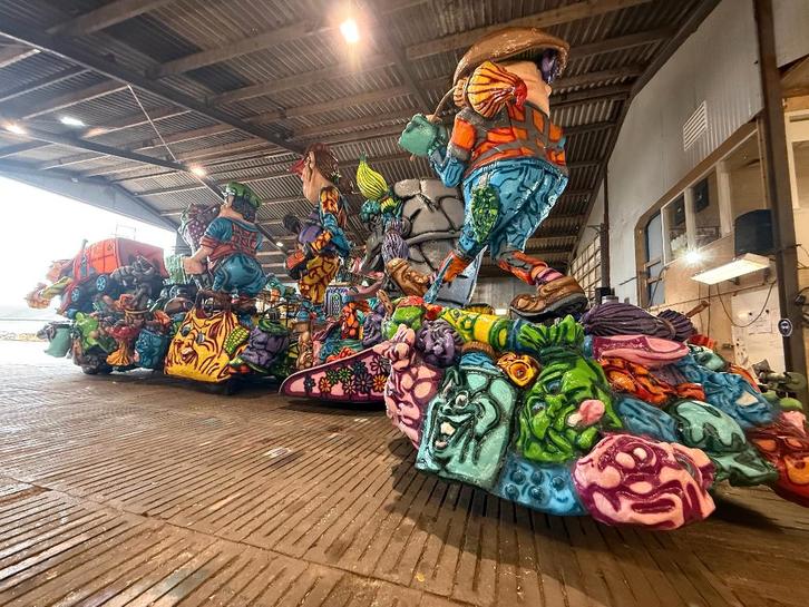 Polyester carnavalswagen thema vuilnis, Hobby en Vrije tijd, Feestartikelen, Gebruikt, Feestartikel, Ophalen