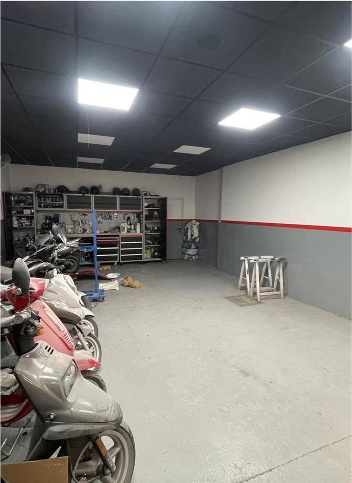 Garage + Huis + showroom in Hamme te koop, Immo, Huizen en Appartementen te koop, Provincie Oost-Vlaanderen, 200 tot 500 m², Woning met bedrijfsruimte