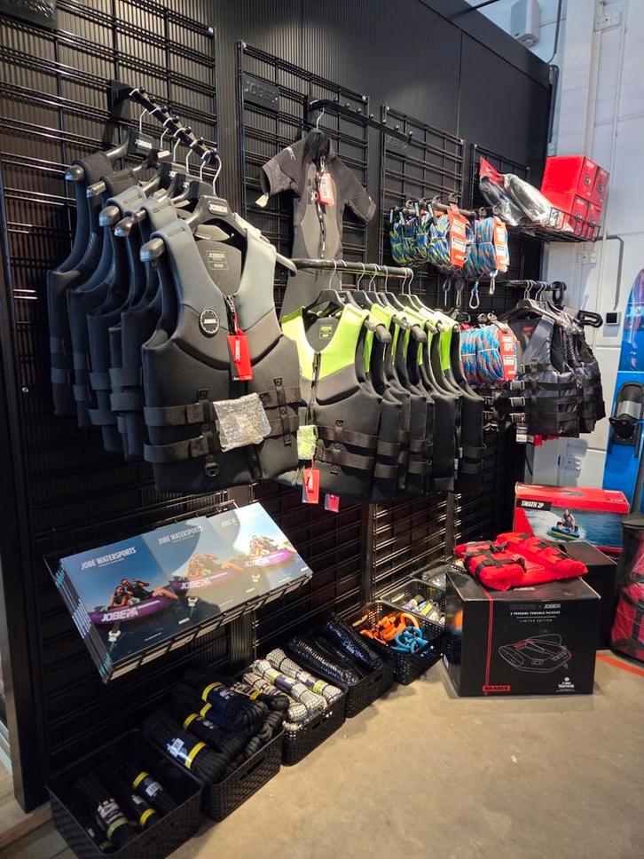 JOBE STORE LIMBURG - ski - wakeboard - funtubes - vesten, Sports nautiques & Bateaux, Speedboat, Enlèvement