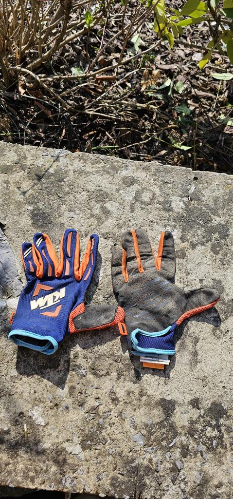 Gants moto, Enlèvement, Gants