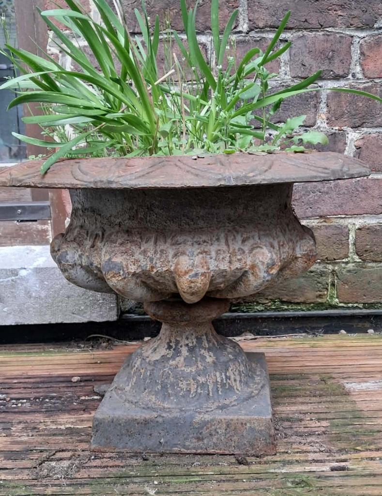 Vasque ancienne de jardin en fonte style Médicis, Enlèvement, Utilisé