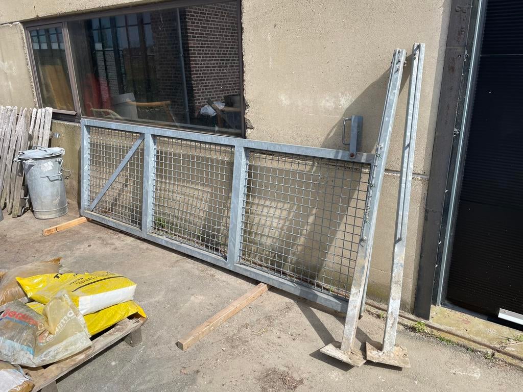 Metalen poort, Ophalen, Zo goed als nieuw