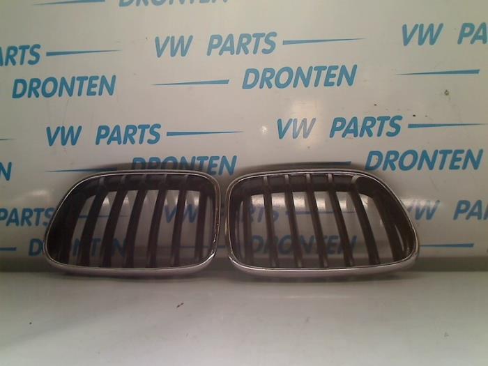 Calandre d'un BMW X3, Neuf, -, 3 mois de garantie, -