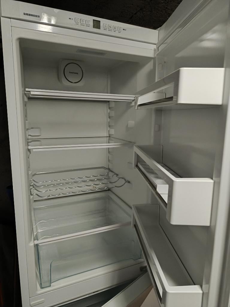 Combiné réfrigérateur-congélateur-Nofrost LIEBHERR, Elektronische apparatuur, Ophalen, Zo goed als nieuw