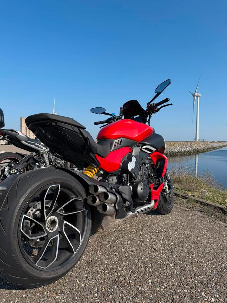 Ducati Diavel V4 rouge, Motos, Motos | Ducati, Particulier, Autre, plus de 35 kW, 4 cylindres, Permis Moto A, Manuelle, Enlèvement ou Envoi
