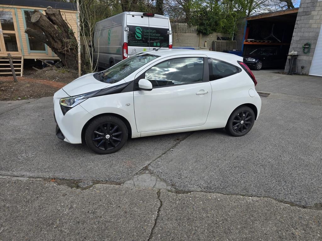 Toyota Aygo 1000cc, Zwart, Wit, Handgeschakeld, Particulier