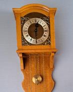 Vintage retro wandklok met slinger, Huis en Inrichting, Woonaccessoires | Klokken, Ophalen, Gebruikt, Analoog, Wandklok