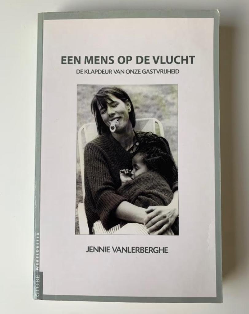 Een mens op de vlucht, Jennie Vanlerberghe, Ophalen of Verzenden, Zo goed als nieuw, Maatschappij en Samenleving