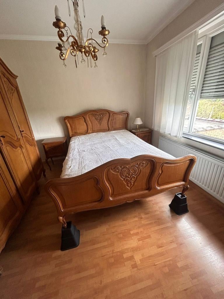 Lit de style Louis XV + tables de chevet, 140 cm, Brun, Enlèvement, Utilisé