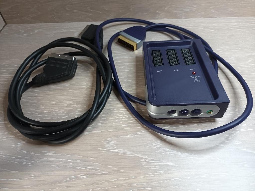 Selector voor scartstekker + 1 stopcontact, Audio, Tv en Foto, Audiokabels en Televisiekabels, Ophalen of Verzenden, Gebruikt