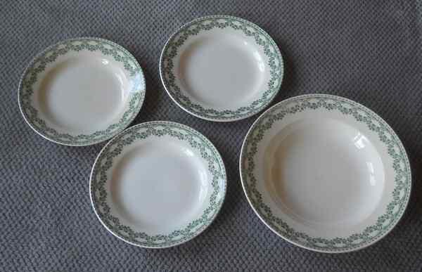 Lot d' assiettes Boch modèle Carlotta, Antiek en Kunst, Antiek | Servies los, Ophalen