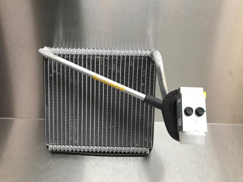 AIRCOVERDAMPER Kia Venga (01-2010/03-2019), Gebruikt, Kia