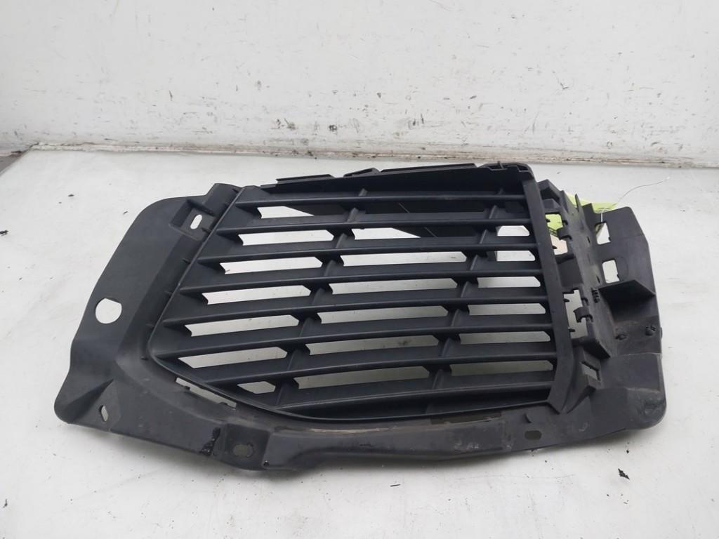 GRILLE DE PARE-CHOCS Peugeot 5008 II (M4 / MC / MJ / MR), Utilisé, Peugeot